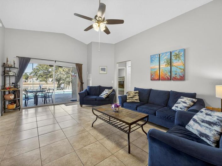 Image No.6-5 Bed Property for sale