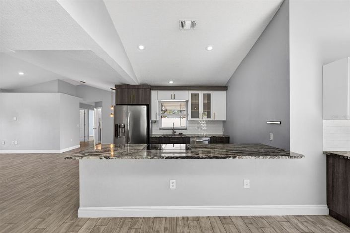 Image No.4-4 Bed Property for sale