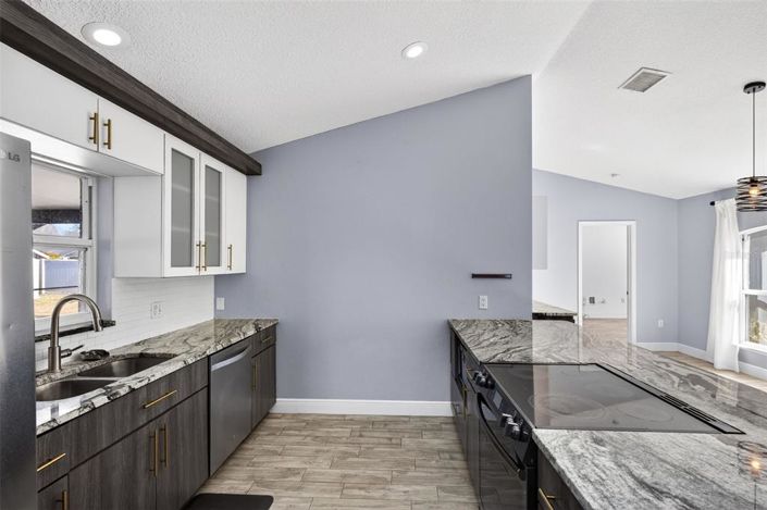 Image No.5-4 Bed Property for sale