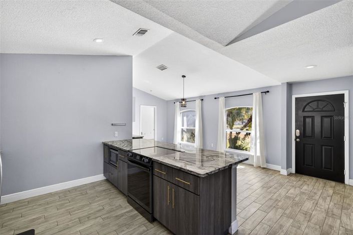 Image No.7-4 Bed Property for sale