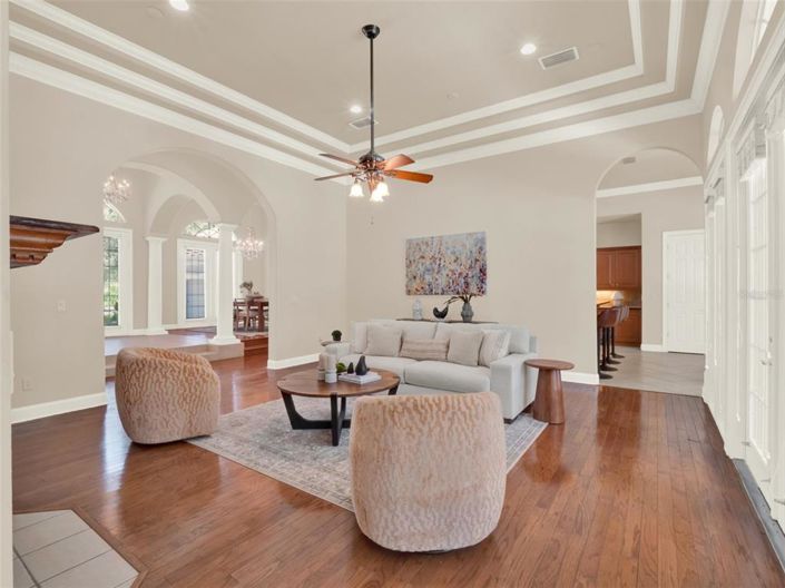 Image No.4-4 Bed Property for sale