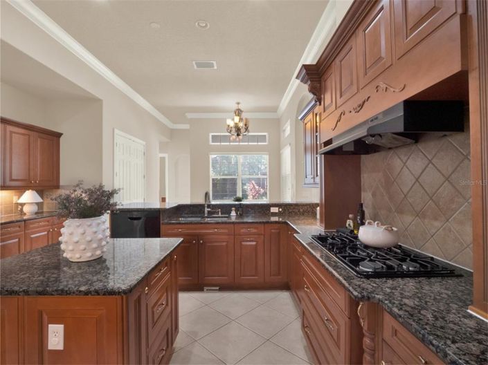 Image No.7-4 Bed Property for sale