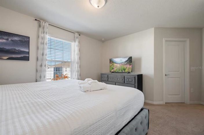 Image No.17-10 Bed Property for sale