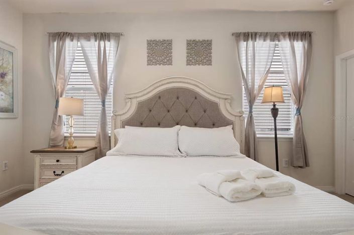 Image No.32-10 Bed Property for sale