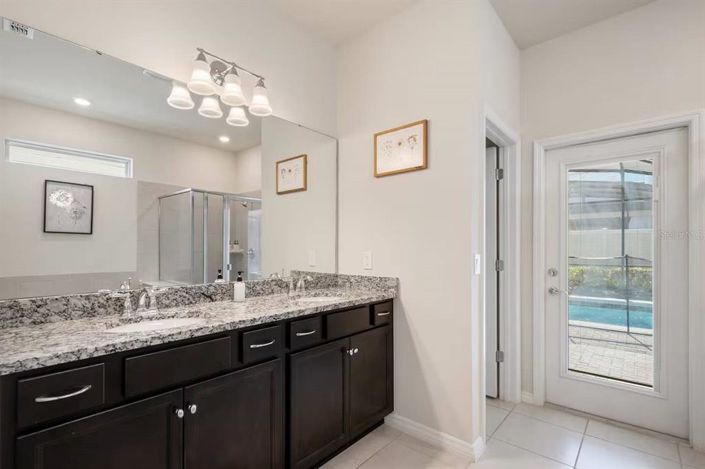 Image No.52-10 Bed Property for sale