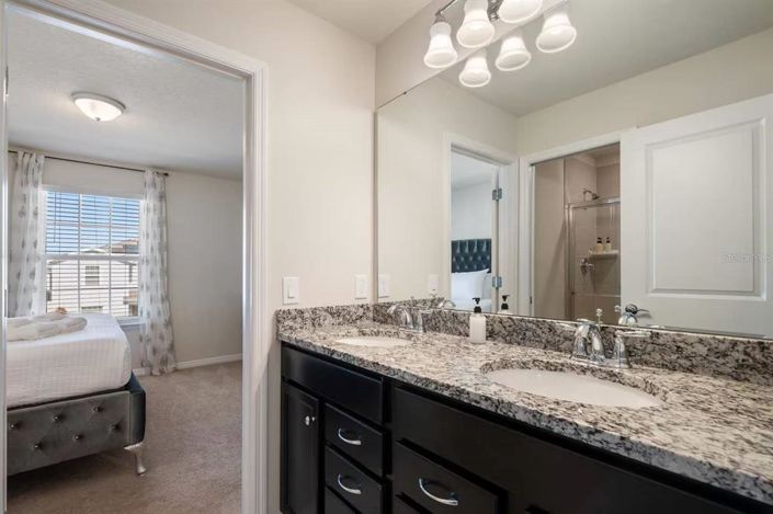 Image No.55-10 Bed Property for sale