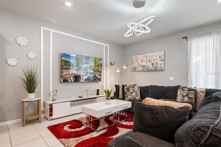 Image No.9-10 Bed Property for sale