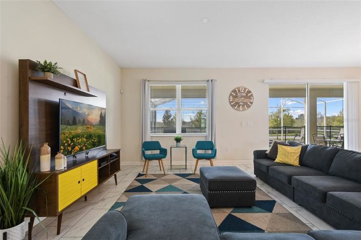 Image No.8-8 Bed Property for sale