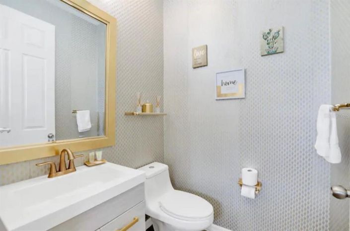 Image No.43-6 Bed Property for sale