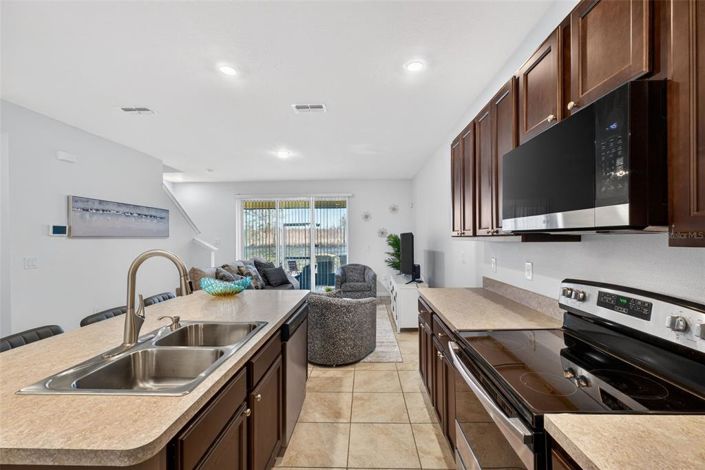 Image No.10-3 Bed Townhouse for sale