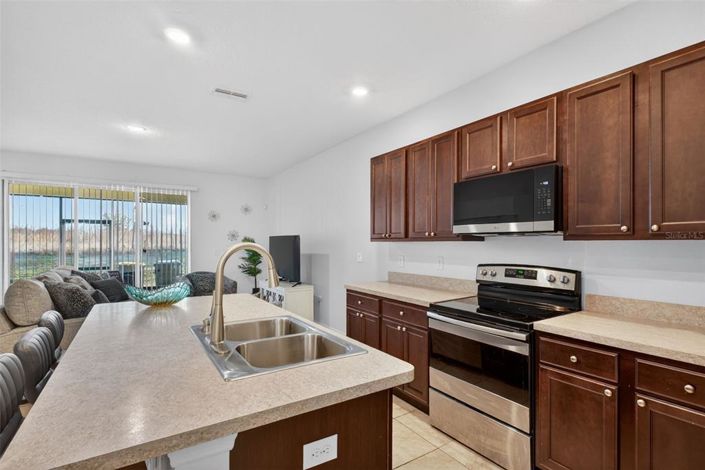 Image No.26-3 Bed Townhouse for sale