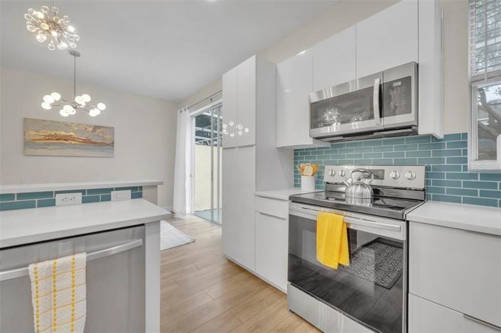 Image No.17-4 Bed Townhouse for sale