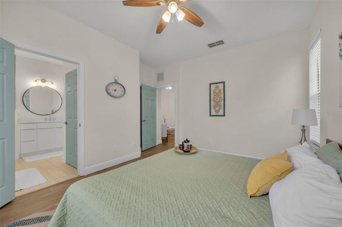 Image No.23-4 Bed Townhouse for sale