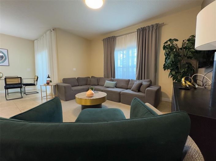 Image No.10-4 Bed Townhouse for sale