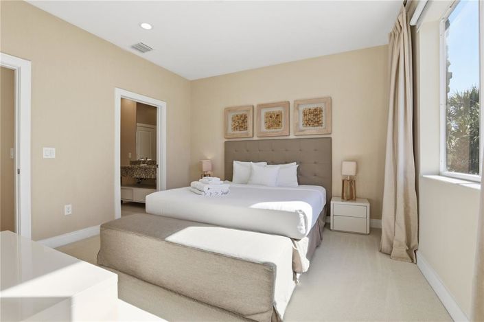 Image No.26-3 Bed Townhouse for sale