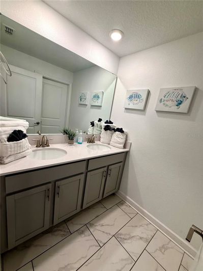 Image No.18-4 Bed Townhouse for sale