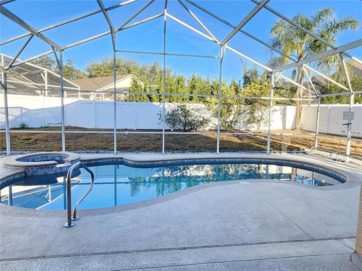 Image No.5-6 Bed Property for sale