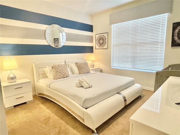 Image No.12-7 Bed Property for sale