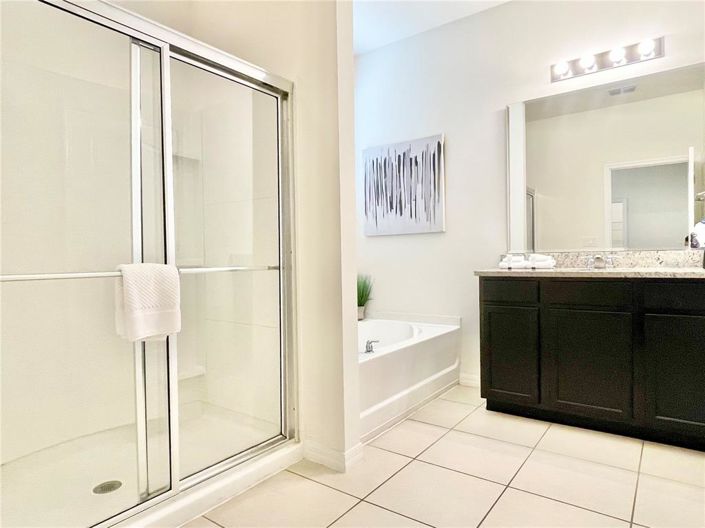 Image No.17-7 Bed Property for sale