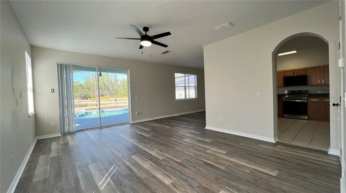 Image No.3-Propriété de 4 chambres à vendre à Davenport