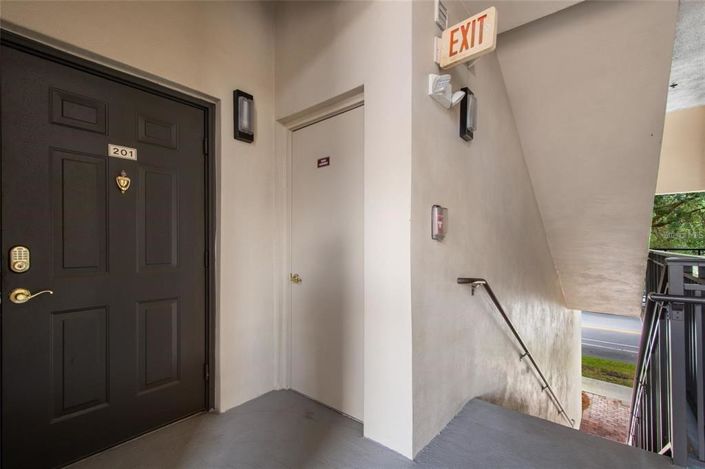 Image No.32-3 Bed Property for sale