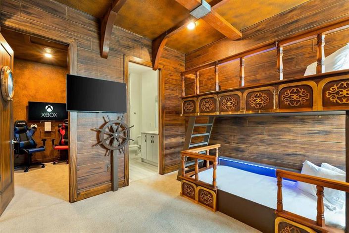 Image No.19-6 Bed Property for sale