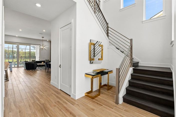 Image No.27-6 Bed Property for sale