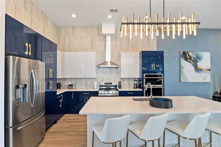 Image No.4-6 Bed Property for sale