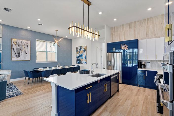 Image No.6-6 Bed Property for sale