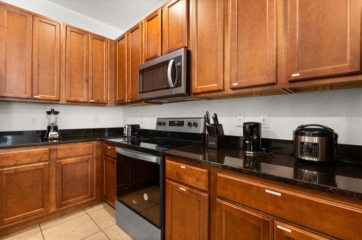 Image No.10-8 Bed Property for sale