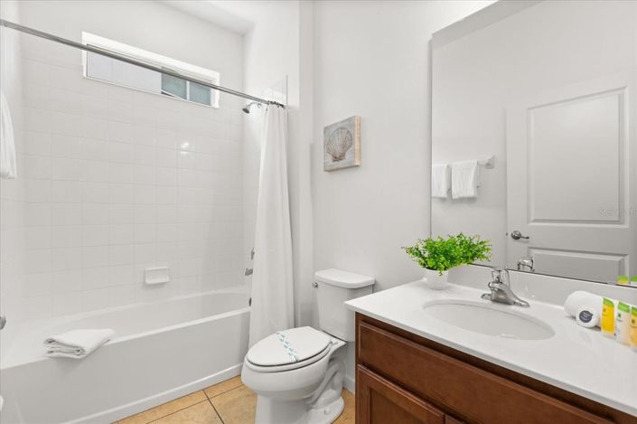 Image No.12-8 Bed Property for sale