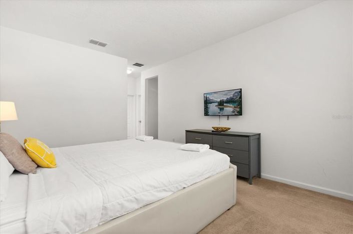 Image No.14-8 Bed Property for sale