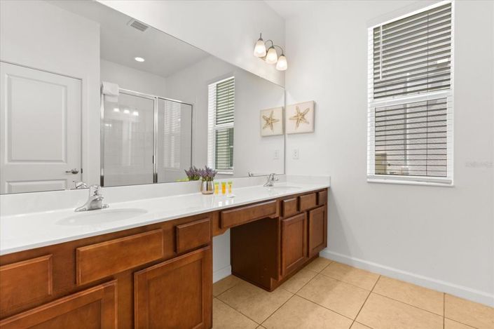 Image No.15-8 Bed Property for sale