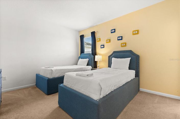 Image No.17-8 Bed Property for sale