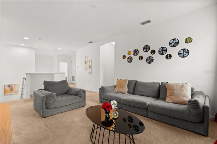 Image No.3-8 Bed Property for sale