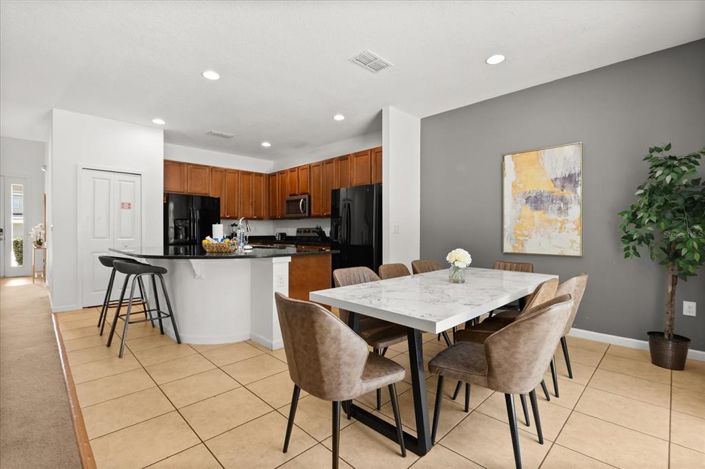 Image No.6-8 Bed Property for sale