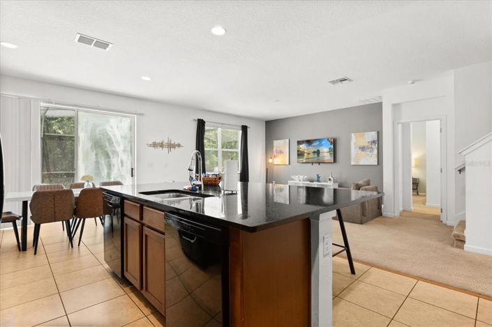 Image No.8-8 Bed Property for sale