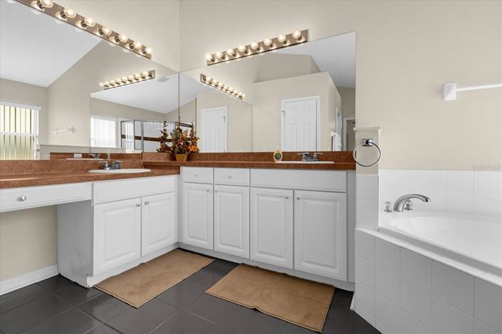 Image No.25-4 Bed Property for sale