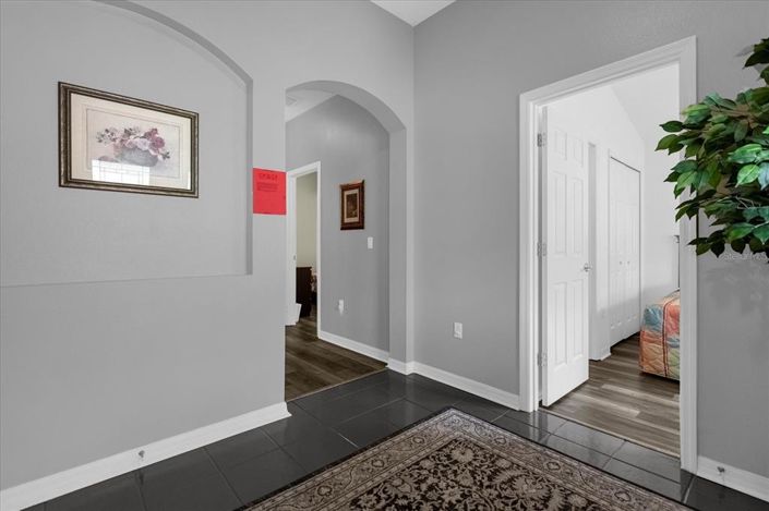 Image No.5-4 Bed Property for sale