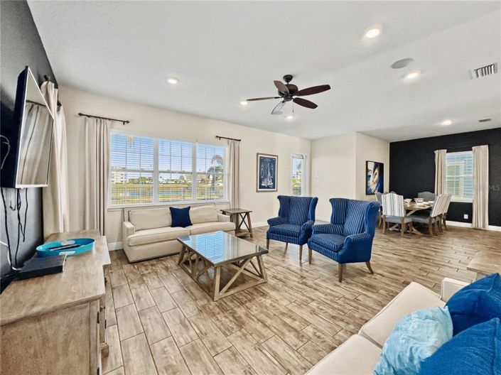 Image No.10-8 Bed Property for sale