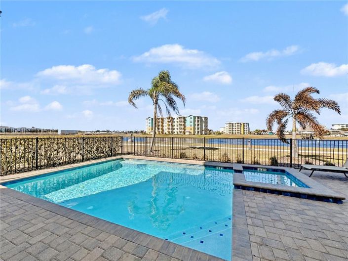 Image No.4-8 Bed Property for sale