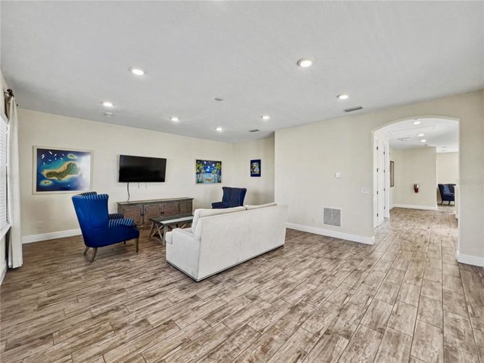 Image No.42-8 Bed Property for sale