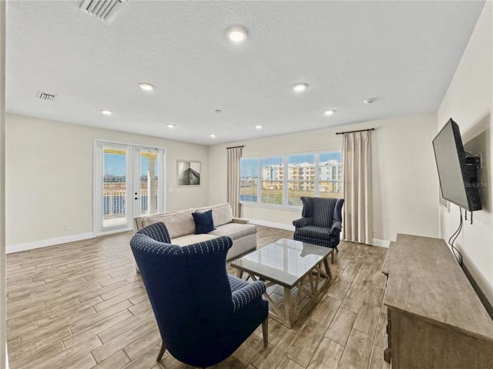 Image No.43-8 Bed Property for sale