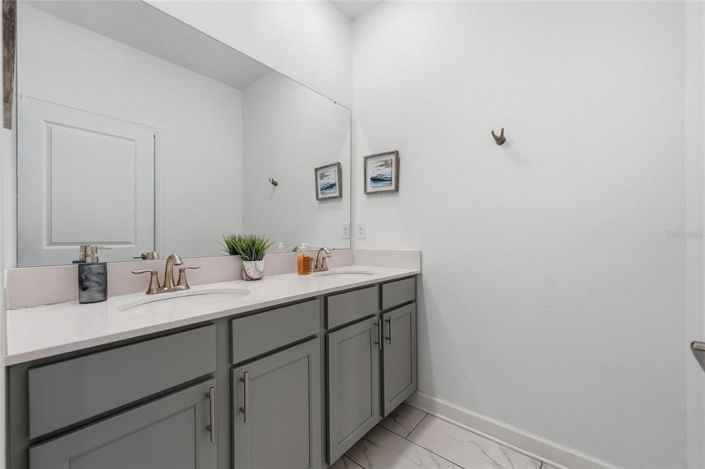 Image No.21-5 Bed Townhouse for sale