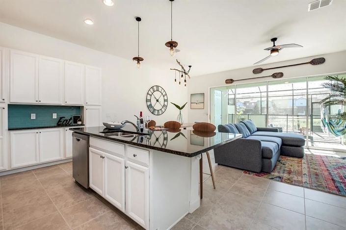 Image No.2-4 Bed Townhouse for sale