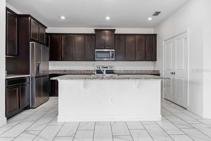 Image No.20-4 Bed Property for sale