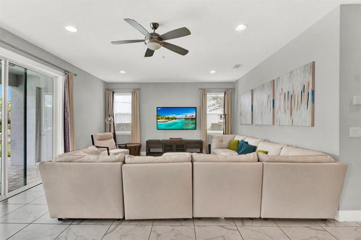 Image No.12-5 Bed Property for sale