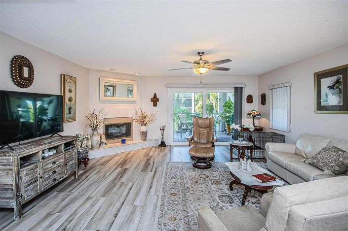 Image No.13-2 Bed Townhouse for sale