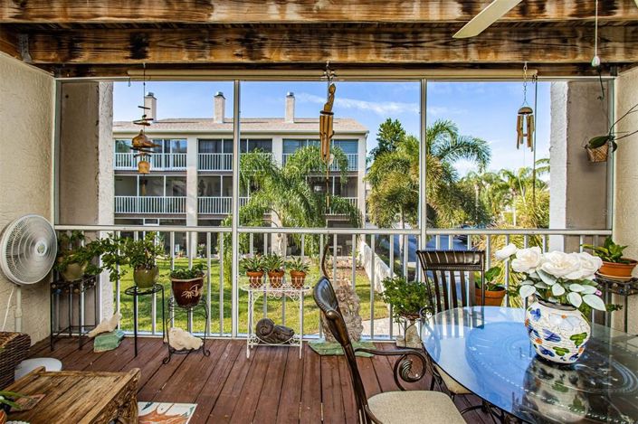 Image No.29-2 Bed Townhouse for sale