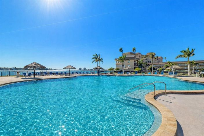 Image No.19-2 Bed Property for sale